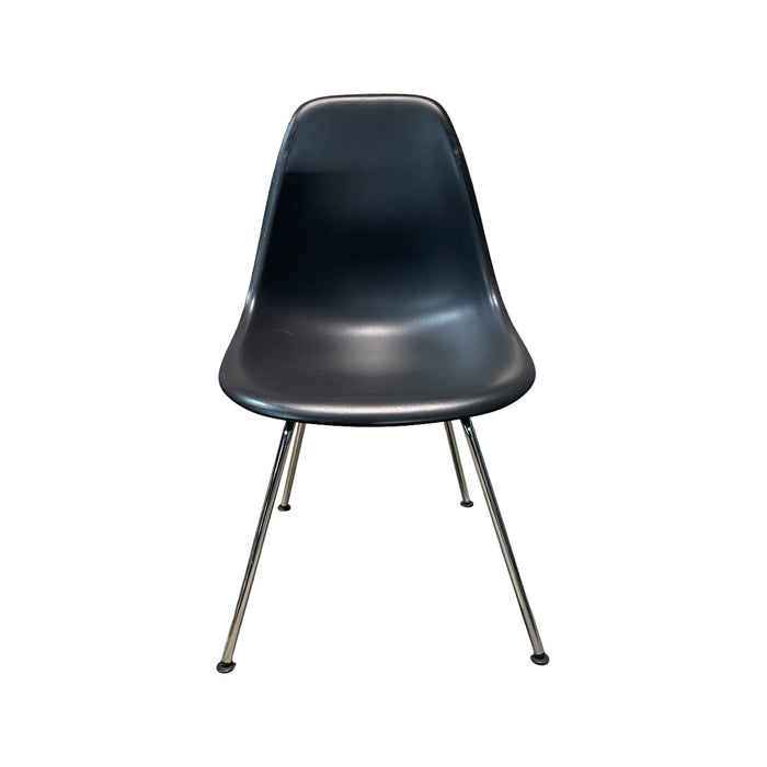 Refurbished Eames Plastic Side Chair RE DSX in Black