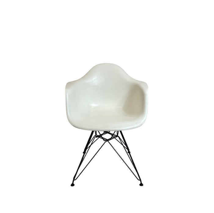 Refurbished Eames Fiberglass Armchair DAW in White