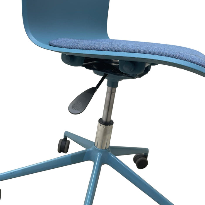 Refurbished Cavatina Conference Chair in Blue