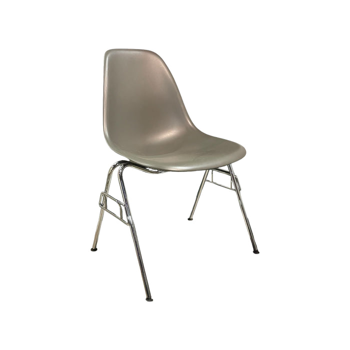 Refurbished Eames Plastic Side Chair RE DSS-N in Pebble