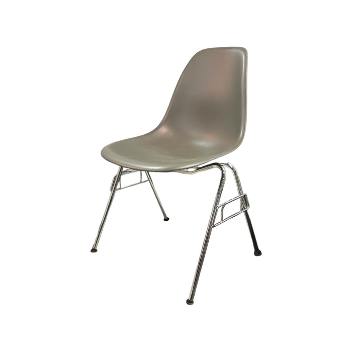 Refurbished Eames Plastic Side Chair RE DSS-N in Pebble