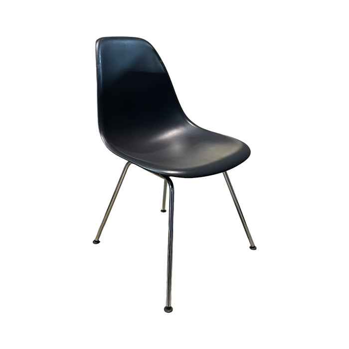 Refurbished Eames Plastic Side Chair RE DSX in Black