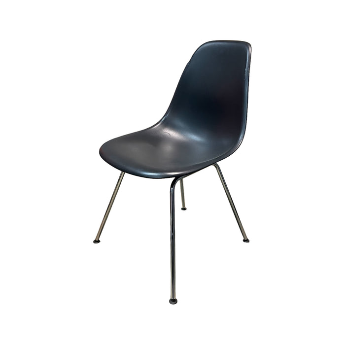 Refurbished Eames Plastic Side Chair RE DSX in Black