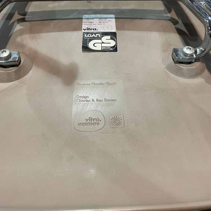 Refurbished Eames Plastic Side Chair RE DSX in Pebble
