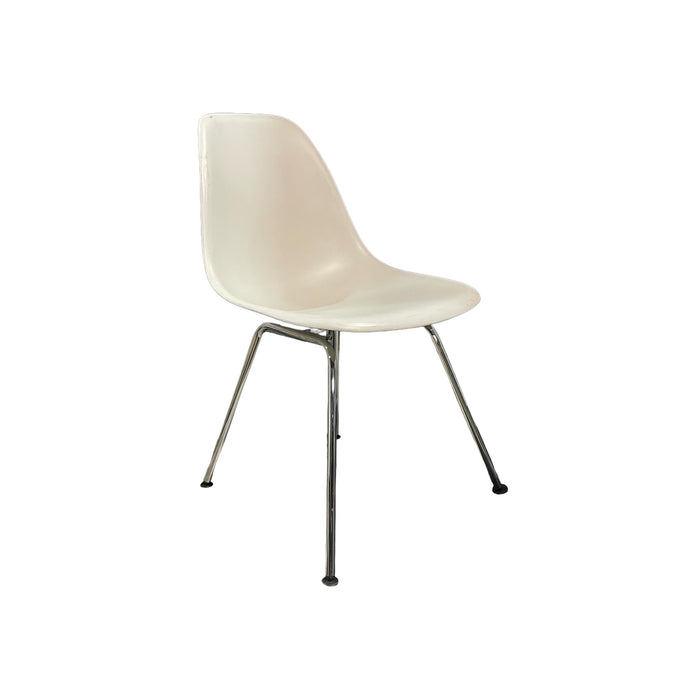 Refurbished Eames Plastic Side Chair RE DSX in White