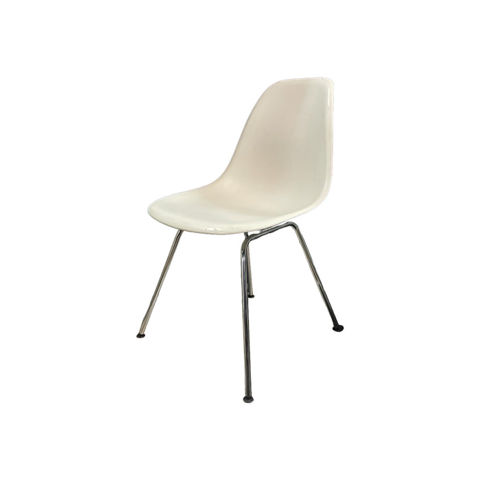 Refurbished Eames Plastic Side Chair RE DSX in White