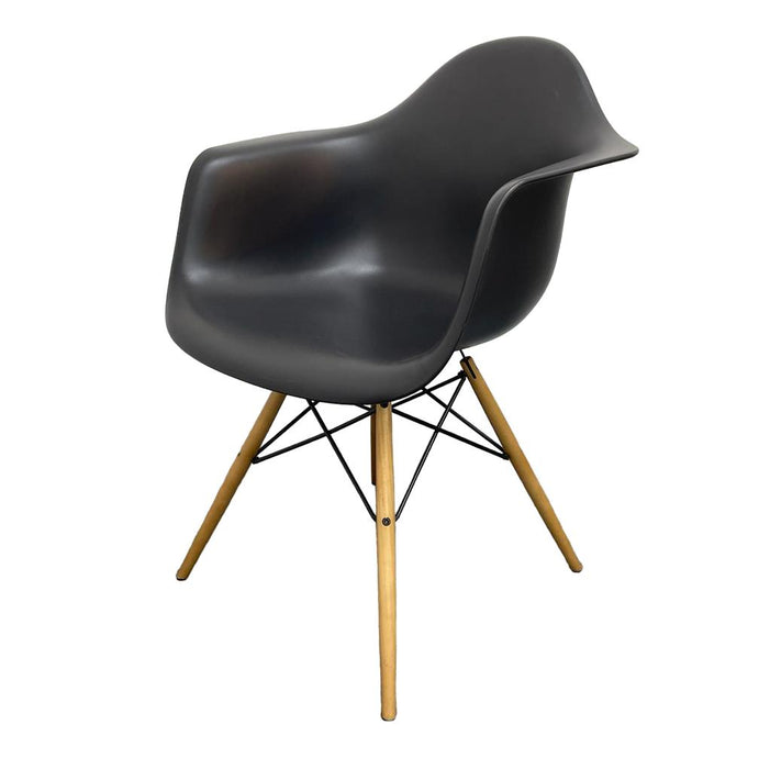 Refurbished Vitra Eames Plastic Armchair DAW in Black