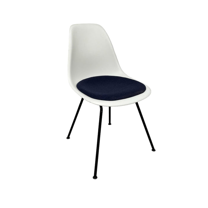 Refurbished Vitra Eames Plastic Side Chair RE DSX - White with Navy Seat