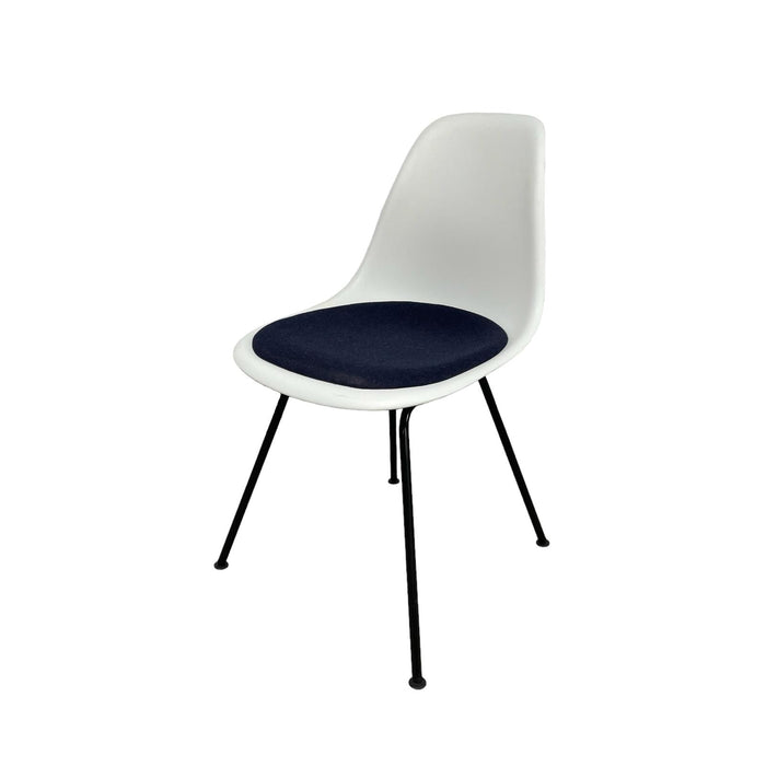 Refurbished Vitra Eames Plastic Side Chair RE DSX - White with Navy Seat