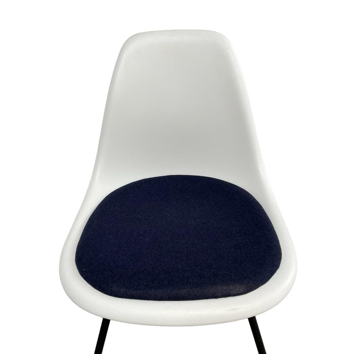 Refurbished Vitra Eames Plastic Side Chair RE DSX - White with Navy Seat