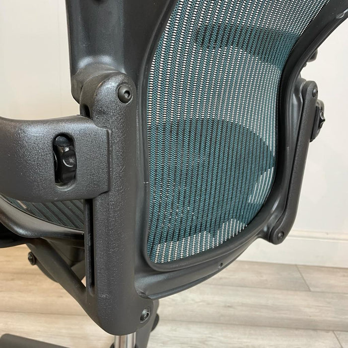 Refurbished Herman Miller Aeron with Green Mesh, Standard, Size B - MK1