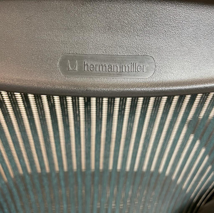 Refurbished Herman Miller Aeron with Green Mesh, Standard, Size B - MK1