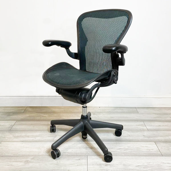 Refurbished Herman Miller Aeron with Green Mesh, Standard, Size B - MK1